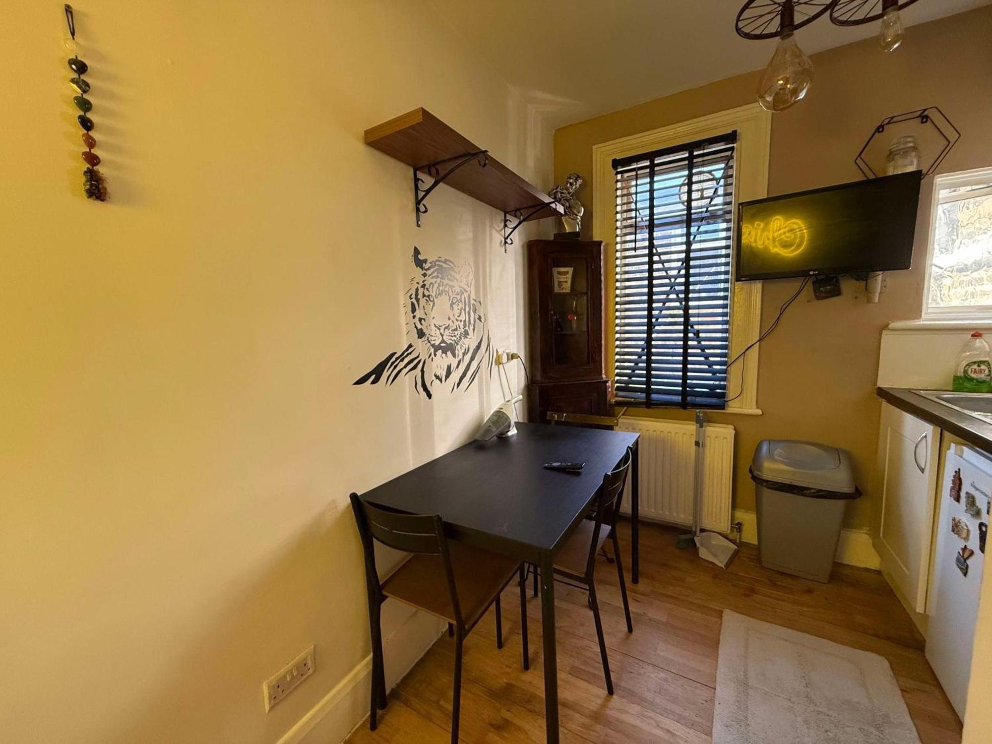 Studio London Лондон
